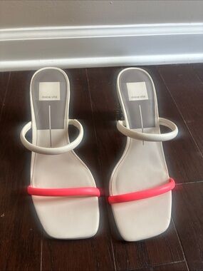 Chic Dolce Vita White Sandals with Accent Front Strap